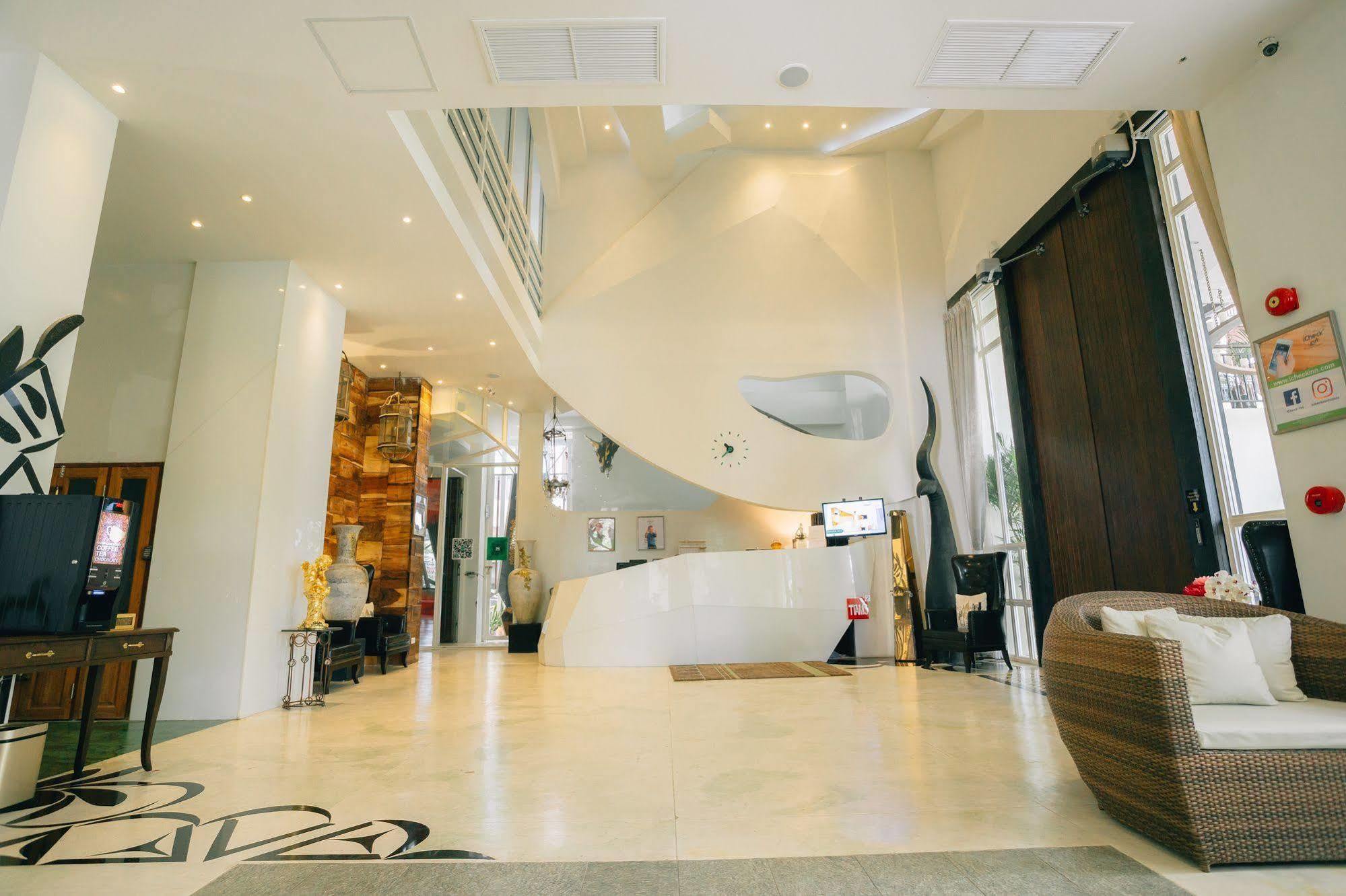 Icheck Inn Trams Square Chiang Mai Exterior photo
