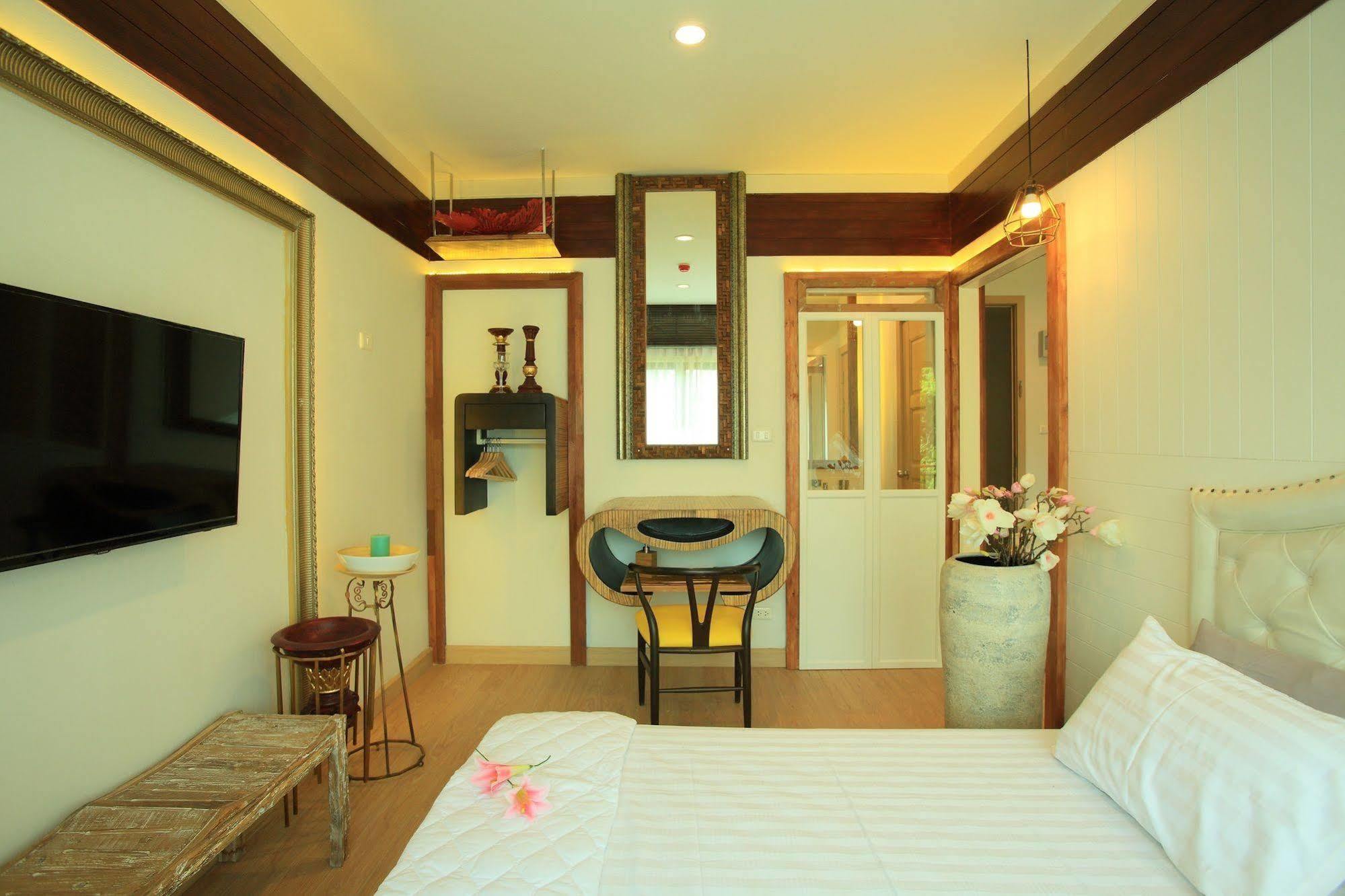 Icheck Inn Trams Square Chiang Mai Exterior photo