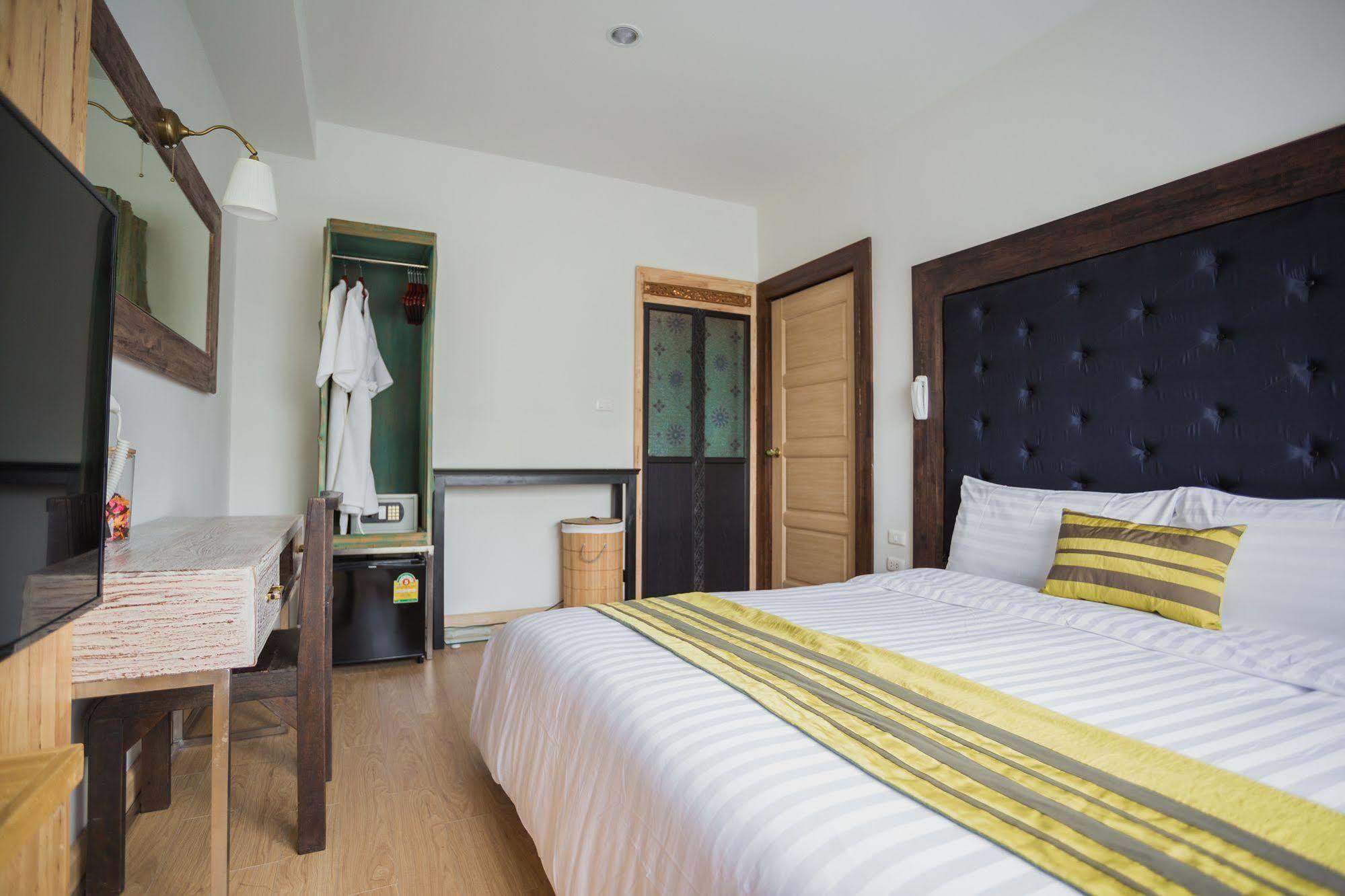 Icheck Inn Trams Square Chiang Mai Exterior photo